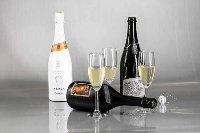 Champagne là gì? Tất tần tật về loại rượu vang sủi nổi tiếng thế giới