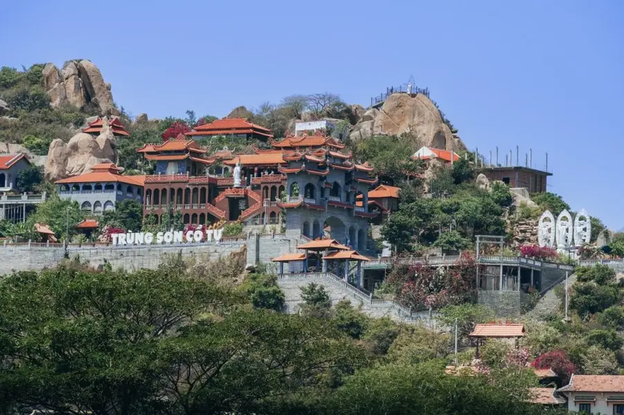 Trùng sơn cổ tự